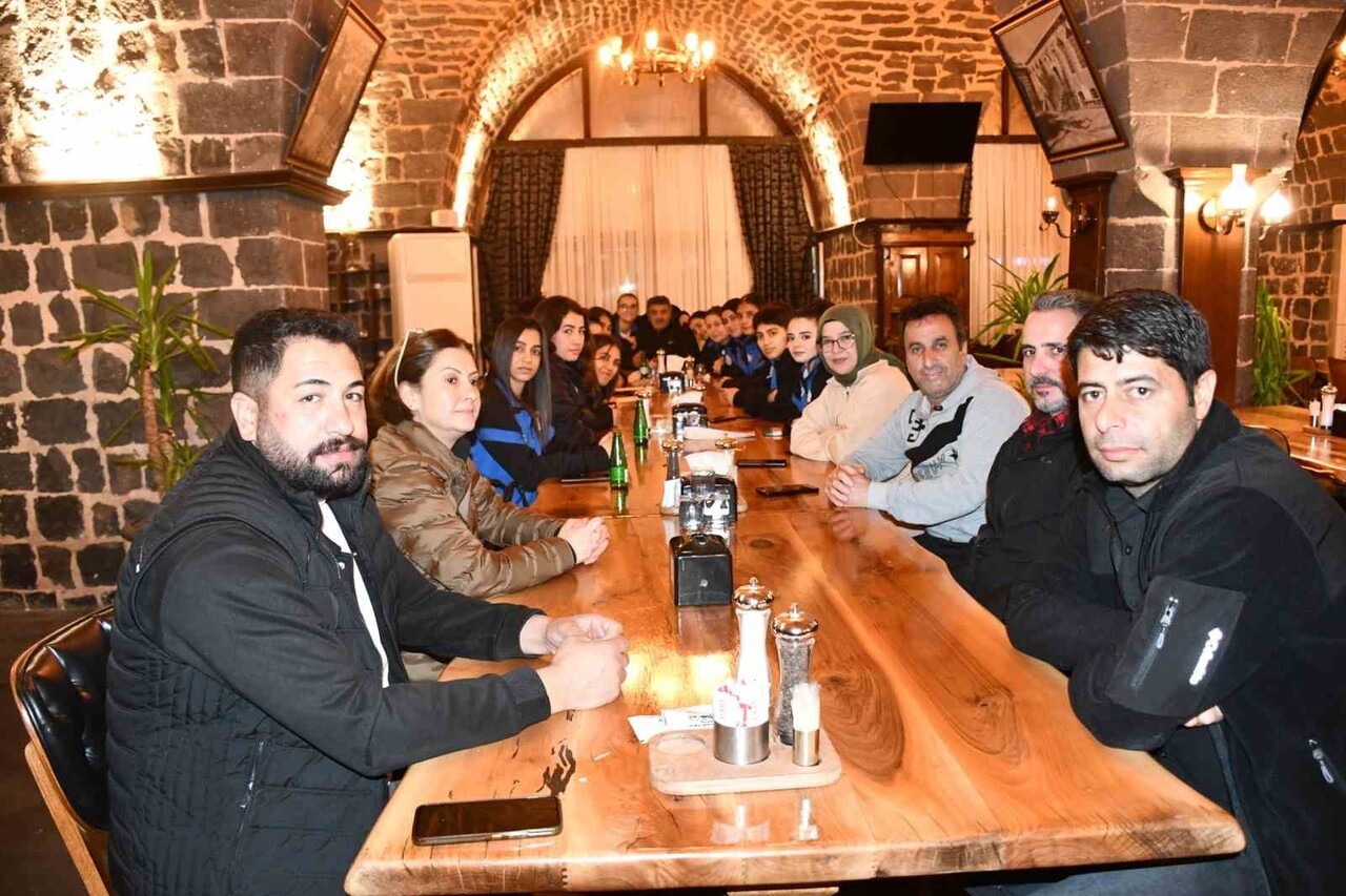 TÜRKİYE KADINLAR 2. LİGİ'NDE MÜCADELE EDEN AĞRI KADIN FUTBOL TAKIMI, SİVEREK DEPLASMANI ÖNCESİ...