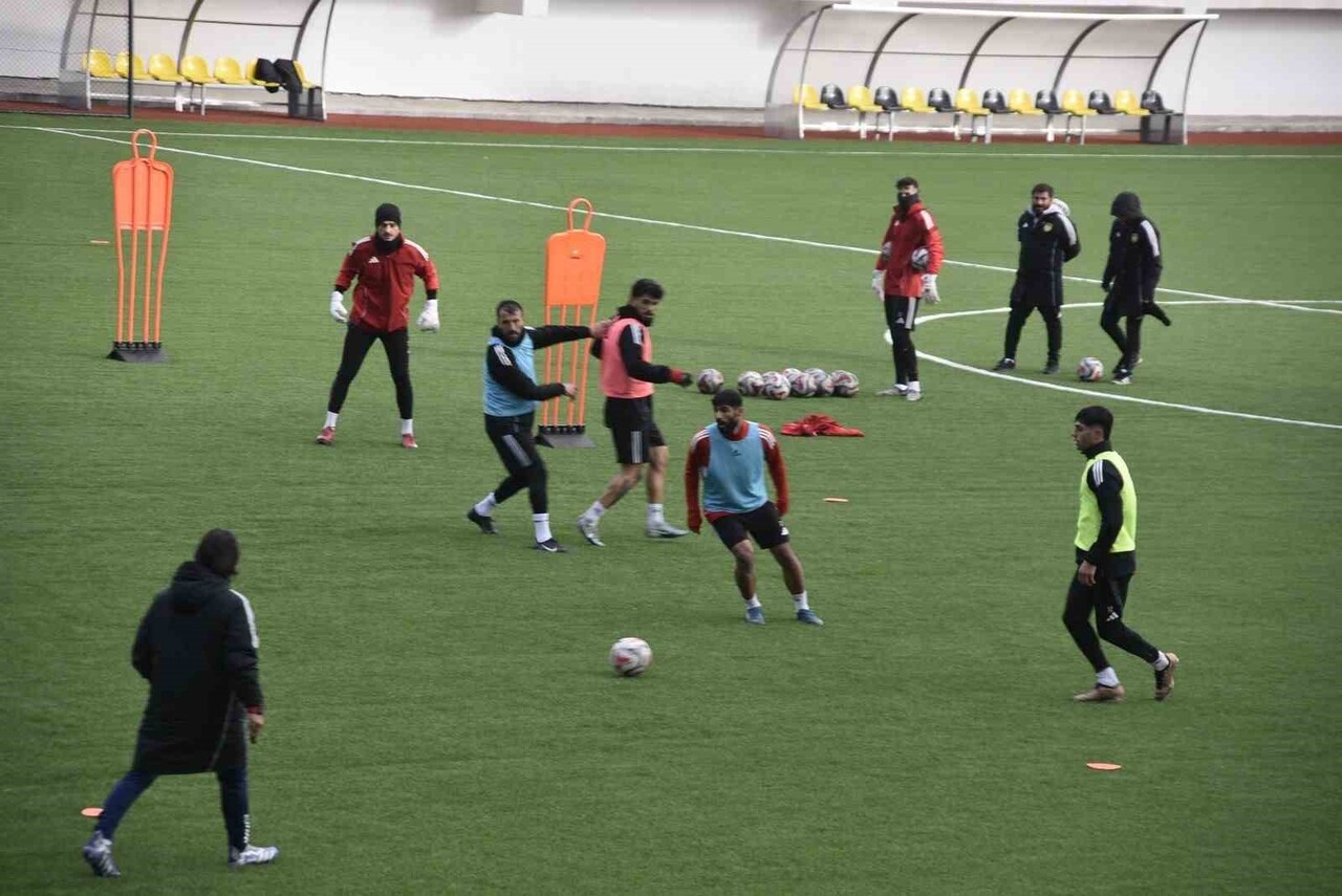 TÜRKİYE LİGLERİNDE DİKKAT ÇEKEN PERFORMANSIYLA ADINDAN SÖZ ETTİREN BİTLİS SPOR, BU SEZON...