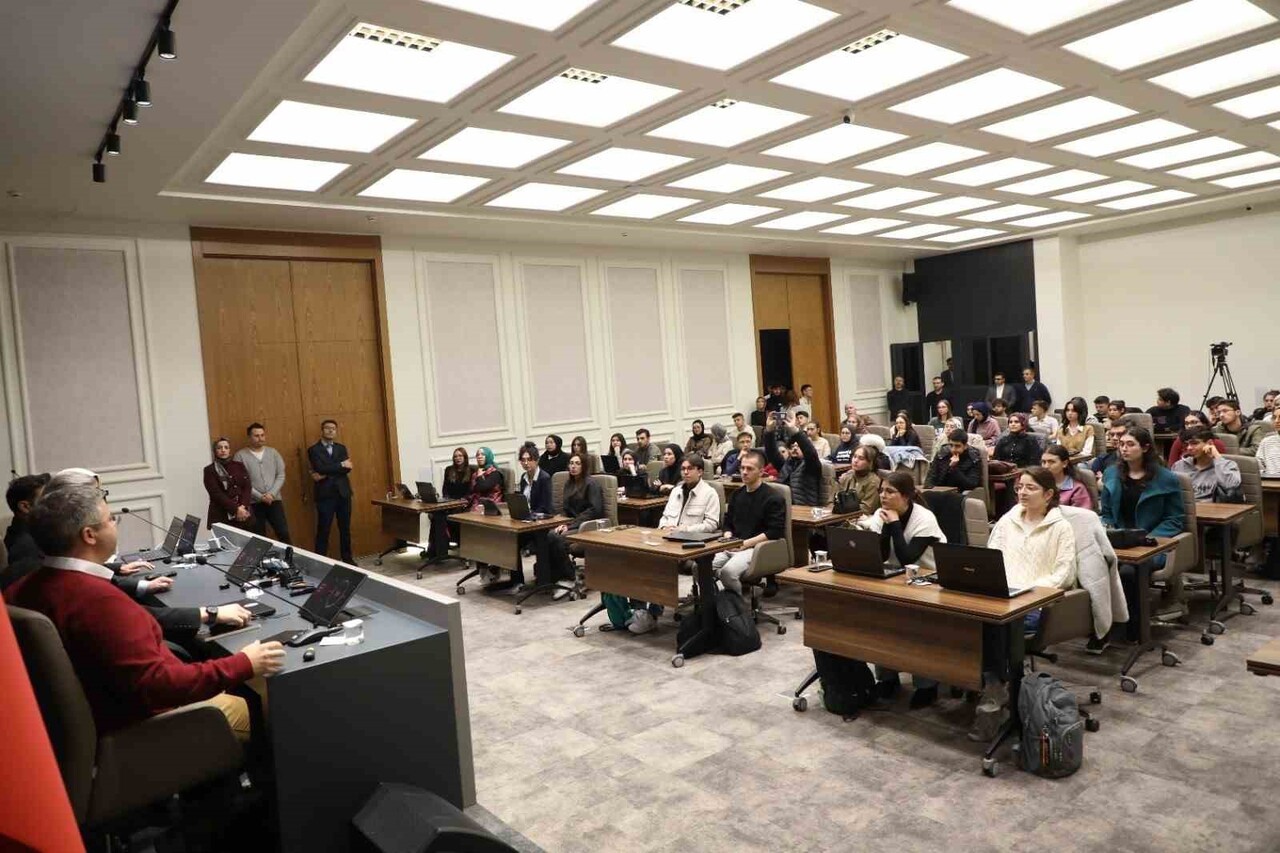 TÜRKİYE’NİN DİJİTAL HAFIZASINI GENÇLERİN BİLİMSEL KATKILARIYLA GÜÇLENDİRMEYİ HEDEFLEYEN BÜYÜK BİR...