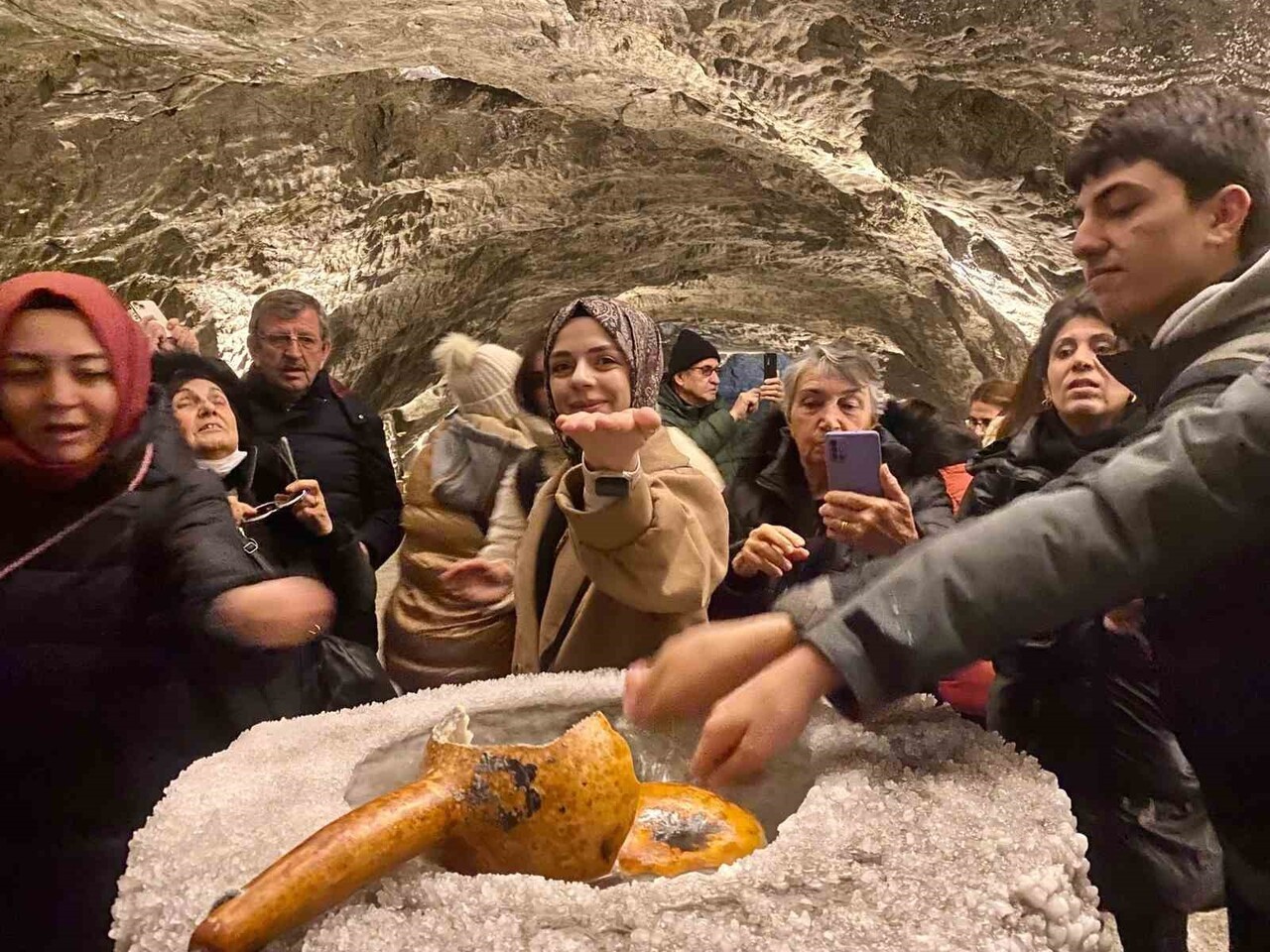 TÜRKİYE’NİN DÖRT BİR YANINDAN ÇANKIRI’YA GELEN ASTIM VE KOAH HASTALARI, YERİN 150 METRE ALTINDAKİ...