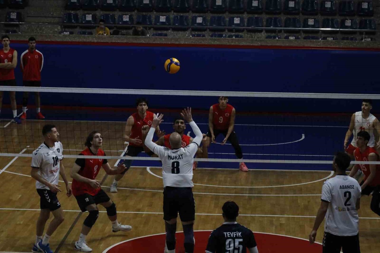 TÜRKİYE VOLEYBOL FEDERASYONU ERKEKLER 1. LİGİNDE MÜCADELE EDEN DÜZCE BELEDİYESİ SPOR AKADEMİSİ...