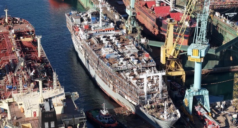 TUZLA TERSANESİ'NDE BULUNAN "ZEİN 1" İSİMLİ GEMİ HENÜZ BİLİNMEYEN NEDENDEN DOLAYI YANGIN ÇIKTI....