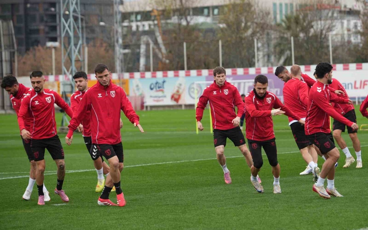 UEFA KONFERANS LİGİ LİDERİ SAMSUNSPOR, 5. HAFTADA OYNAYACAĞI AEK MAÇININ HAZIRLIKLARINI NURİ ASAN...