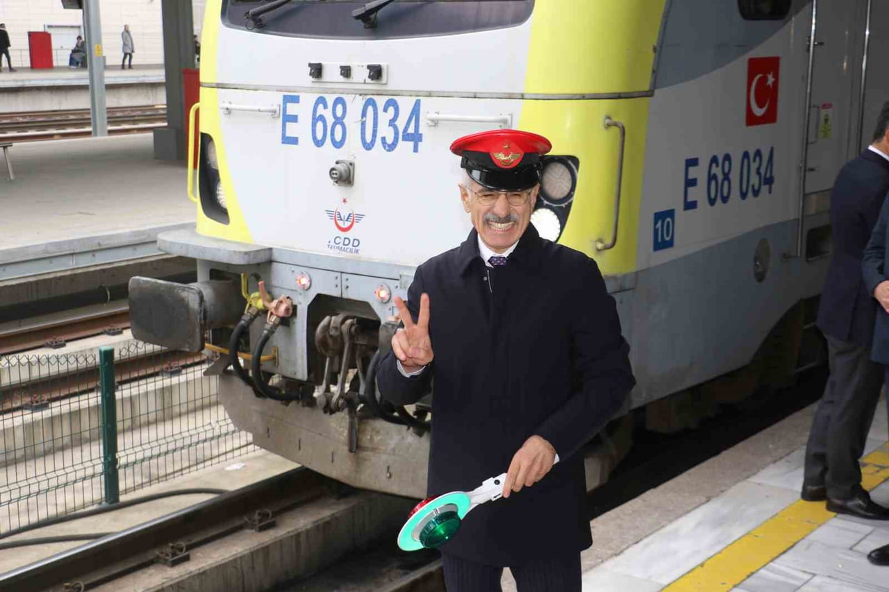 ULAŞTIRMA VE ALTYAPI BAKANI ABDULKADİR URALOĞLU