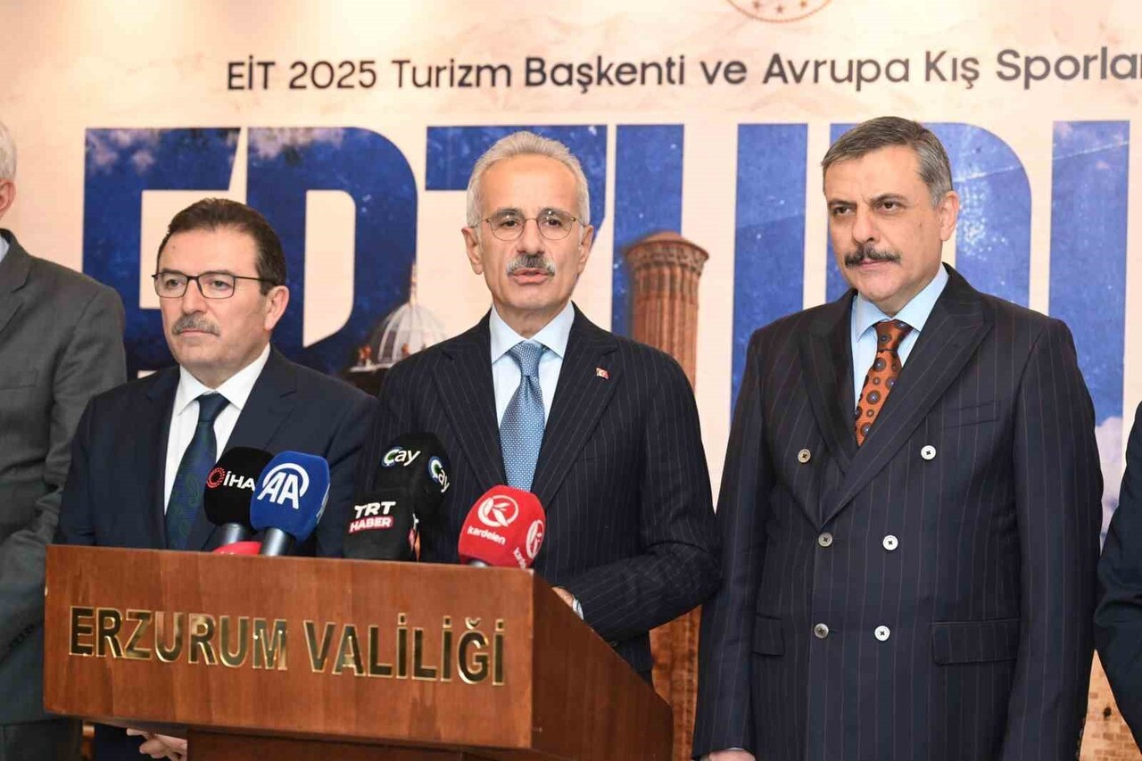 ULAŞTIRMA VE ALTYAPI BAKANI ABDULKADİR URALOĞLU, 379 KİLOMETRE UZUNLUĞUNDAKİ ERZİNCAN-ERZURUM-KARS...