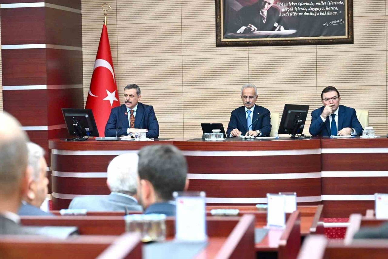 ULAŞTIRMA VE ALTYAPI BAKANI ABDULKADİR URALOĞLU, 379 KİLOMETRE UZUNLUĞUNDAKİ ERZİNCAN-ERZURUM-KARS...