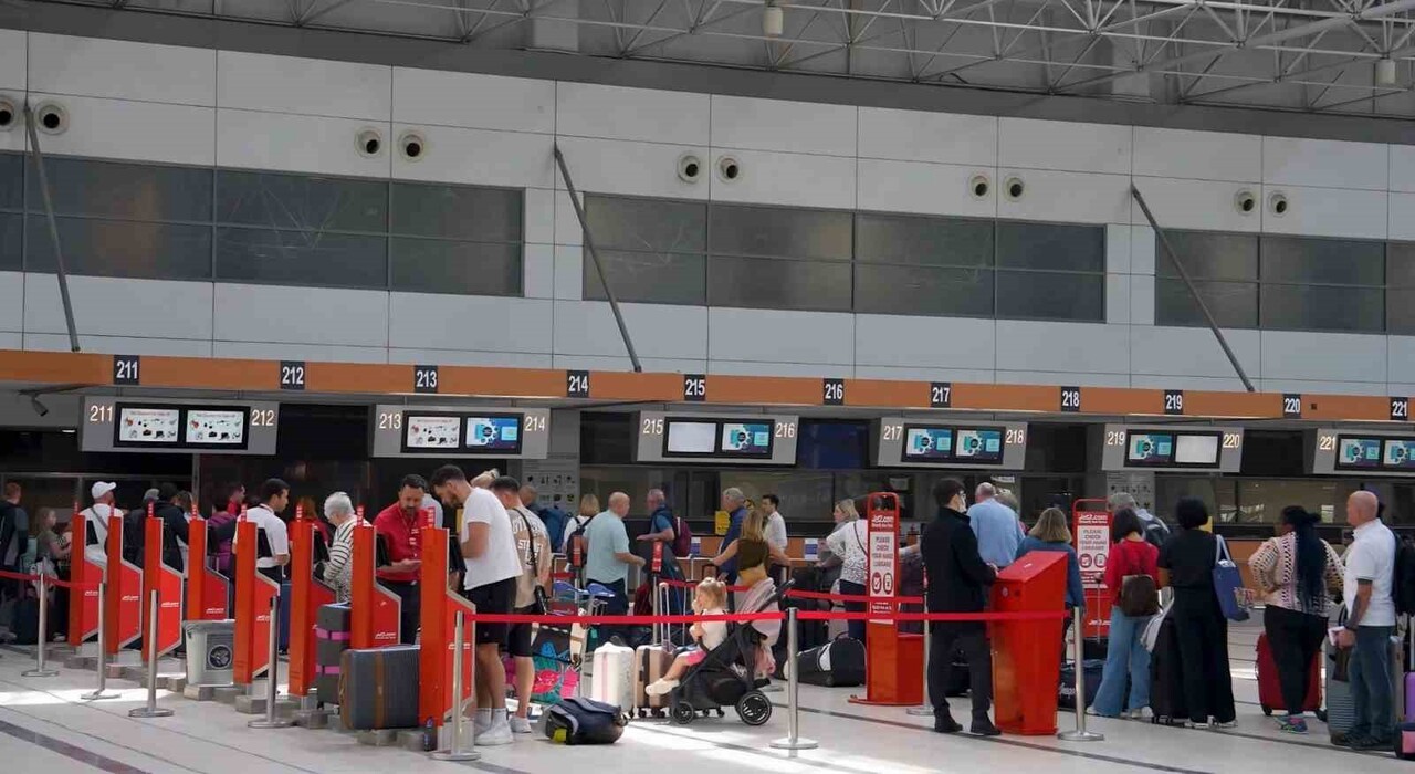 ULAŞTIRMA VE ALTYAPI BAKANI ABDULKADİR URALOĞLU, "ATATÜRK OLİMPİYAT STADYUMUNUN SEYİRCİ...