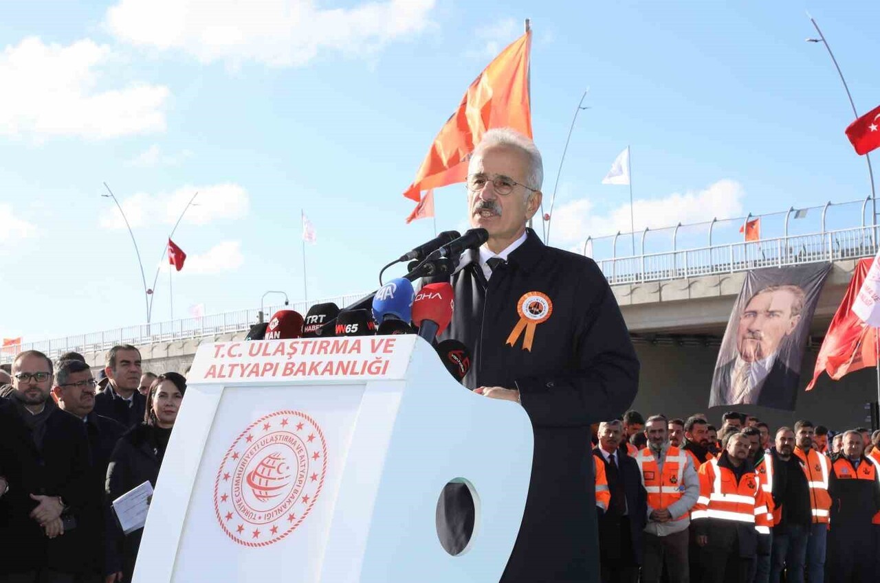 ULAŞTIRMA VE ALTYAPI BAKANI ABDULKADİR URALOĞLU TÖRENDE KONUŞMA YAPTI