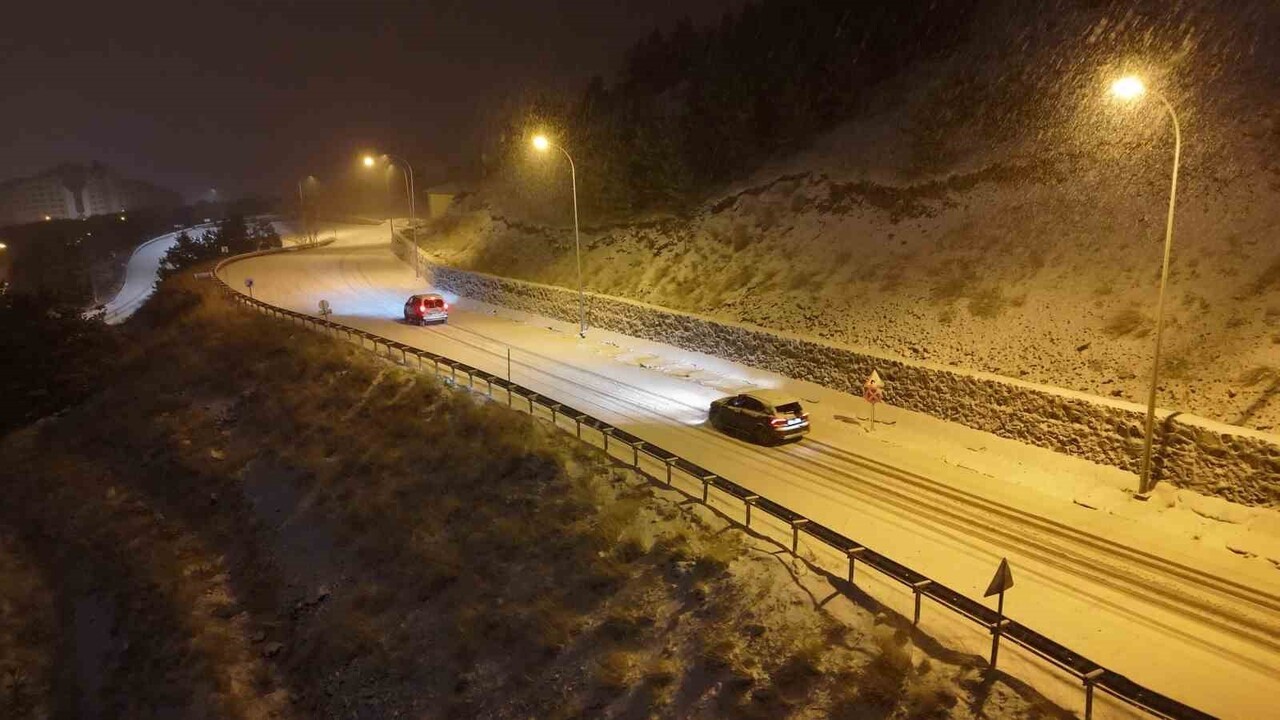 ÜLKEMİZİN ÖNEMLİ KAYAK MERKEZLERİNDEN BİRİSİ OLAN PALANDÖKEN’DE BİR YANDAN YENİ SEZON HAZIRLIKLARI...