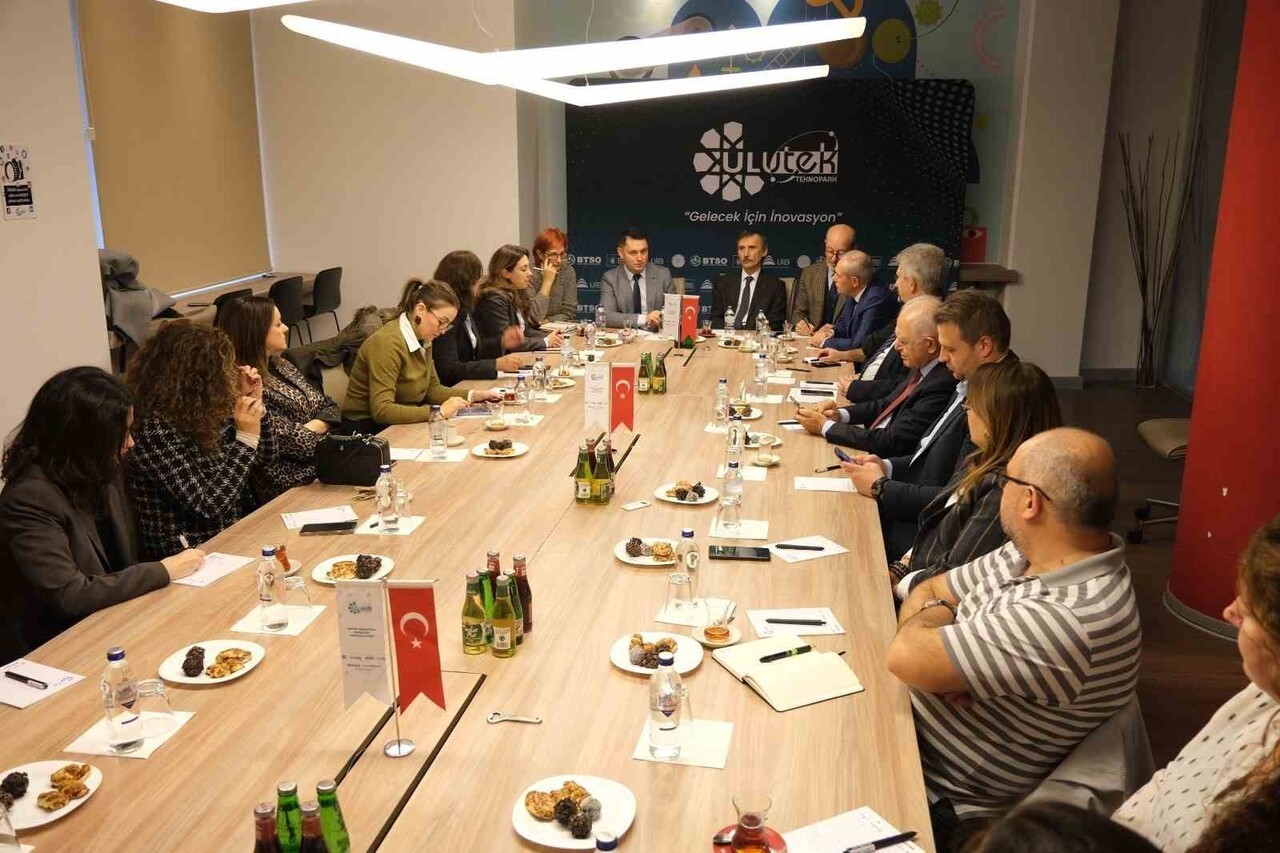 ULUTEK TEKNOPARK’TA GERÇEKLEŞTİRİLEN ÜNİVERSİTE-SANAYİ İŞ BİRLİĞİ PROGRAMI, BURSA’NIN TEKNOLOJİ...