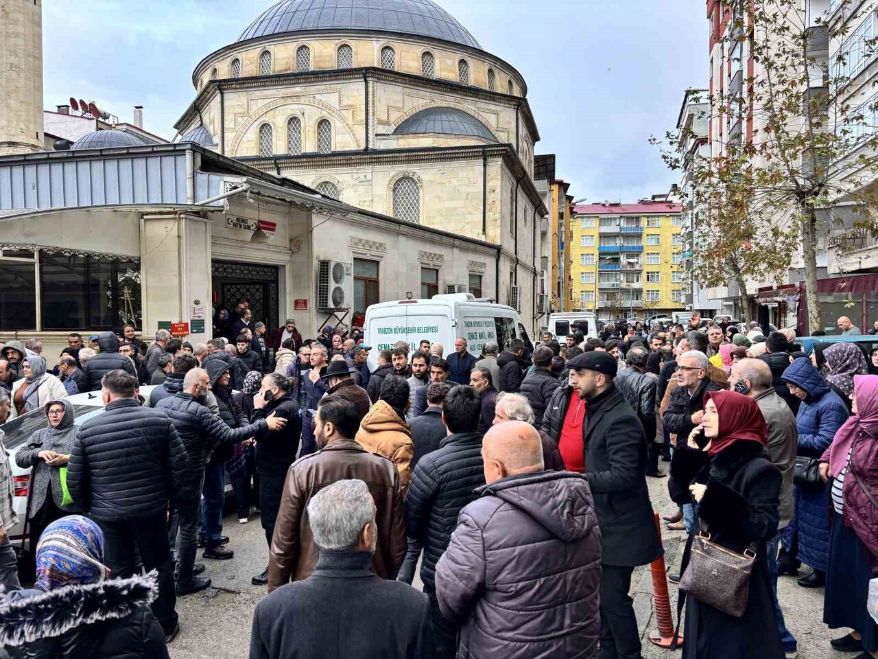 ÜMRAN KATIRCI'NIN CENAZESİ, BUGÜN İKİNDİ NAMAZINA MÜTEAKİP FATİH MERKEZ CAMİİNDE KILINAN CENAZE...