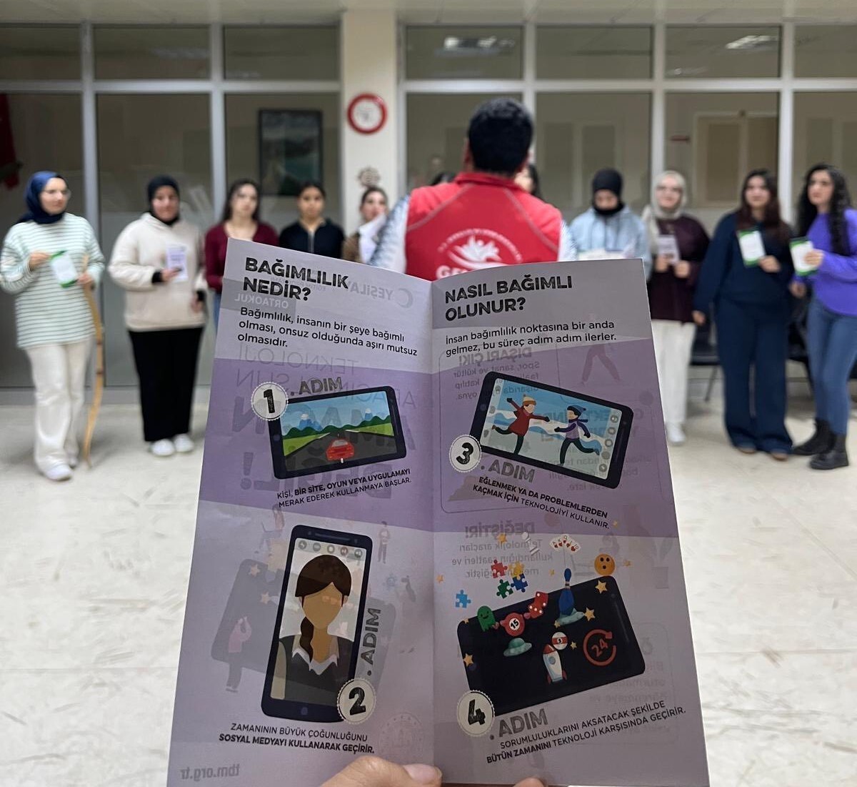 ÜNİVERSİTE ÖĞRENCİLERİ BAĞIMLILIKLA MÜCADELE KAPSAMINDA BİLGİLENDİRİLDİ