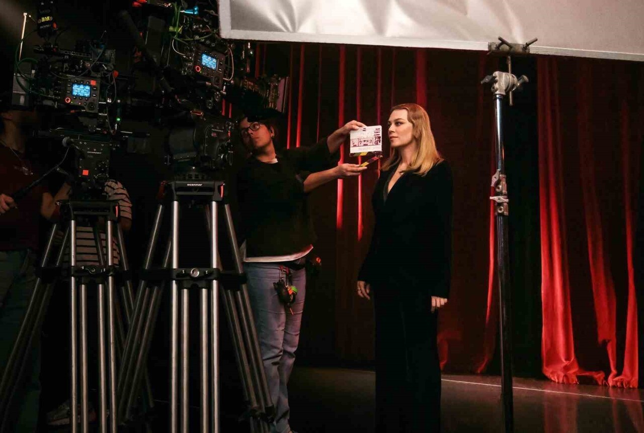 ÜNLÜ OYUNCU DEMET EVGÂR, MARKA YÜZÜ OLDUĞU VODAFONE İÇİN KAMERA KARŞISINA GEÇTİ.