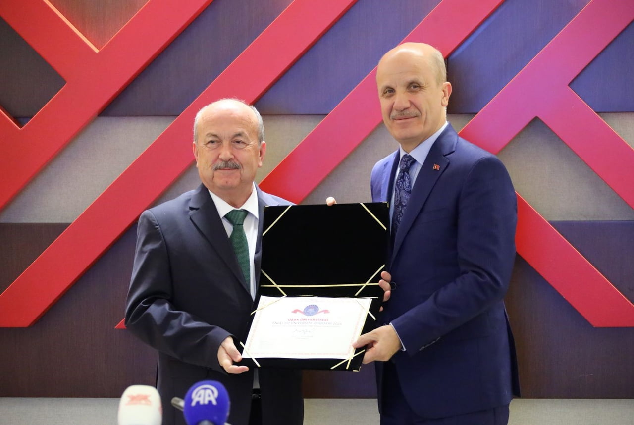 UŞAK ÜNİVERSİTESİ, YÖK ENGELSİZ ÜNİVERSİTE ÖDÜLLERİNDE EN ÇOK BAYRAK ALAN ÜNİVERSİTELER ARASINDA...