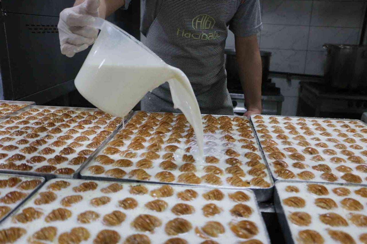 UYGULANAN İNDİRİMLER SONRASI ŞUBELERDE OLUŞAN YOĞUNLUK DİKKAT ÇEKERKEN, FİRMA YETKİLİLERİ...