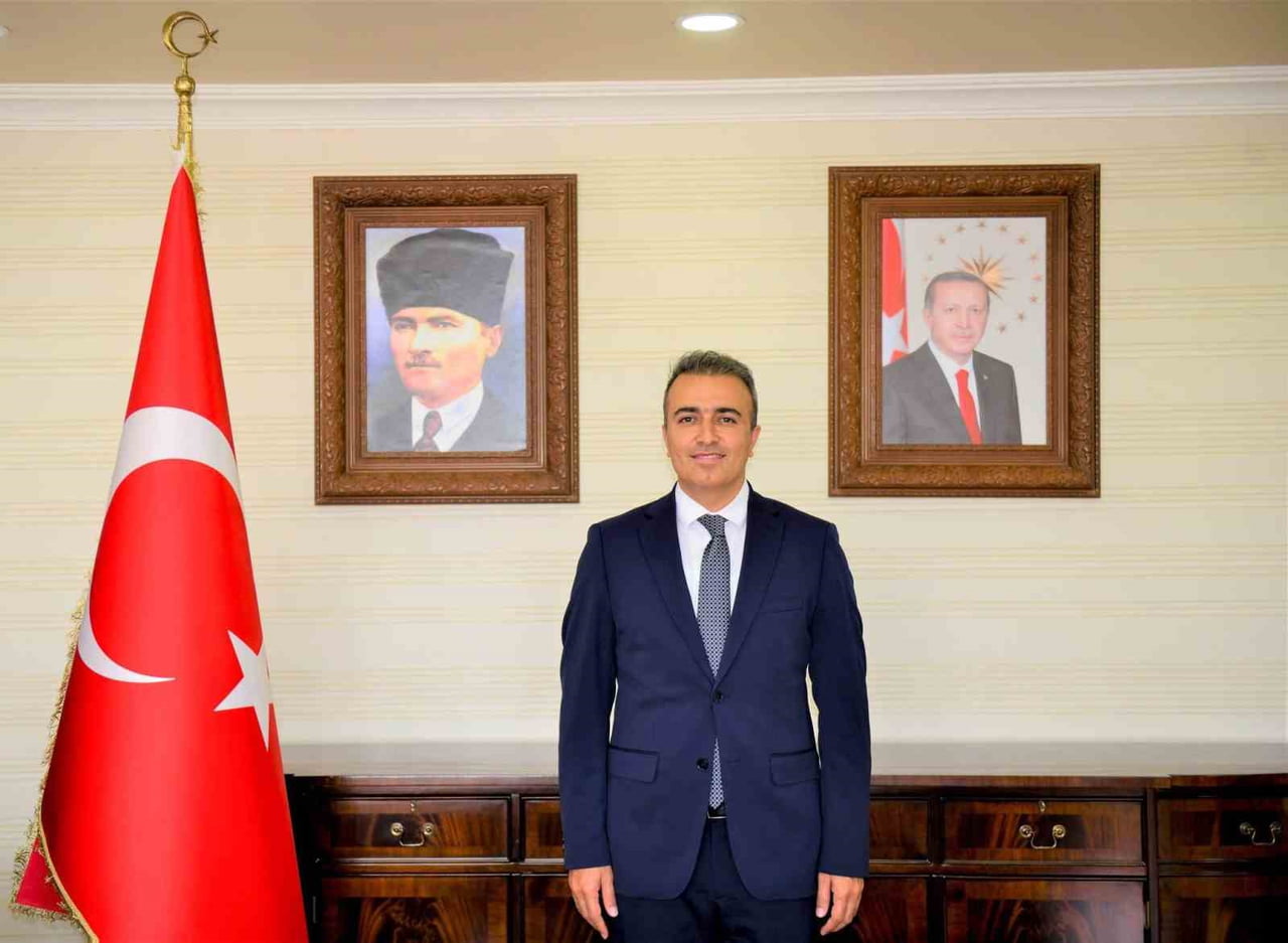 VALİ ÇİÇEK'TEN YENİ YIL MESAJI. (OLGUN YILDIZ/ARDAHAN-İHA)