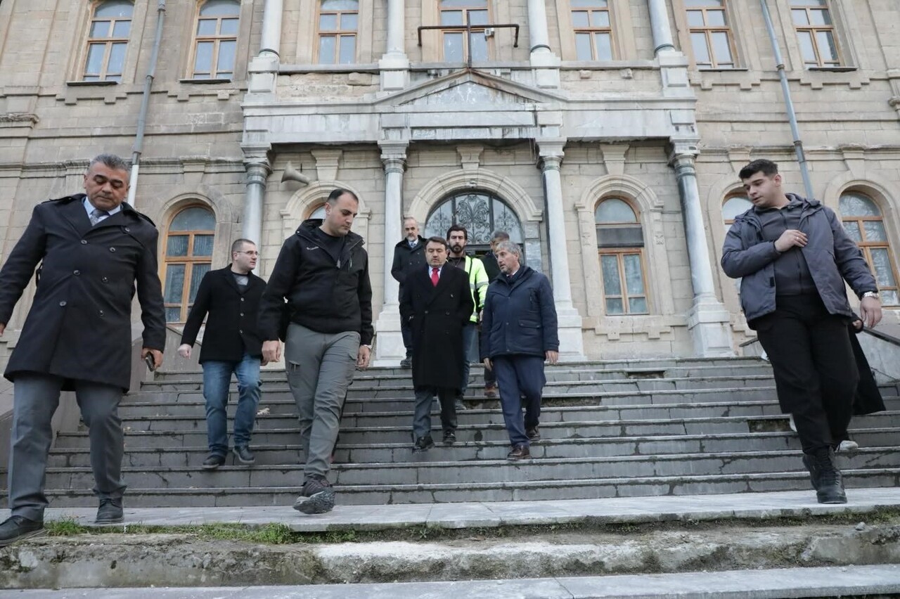 VALİ MUSA IŞIN, RESTORASYONU SÜREN KÜTAHYA LİSESİ’NDE İNCELEMELERDE BULUNDU