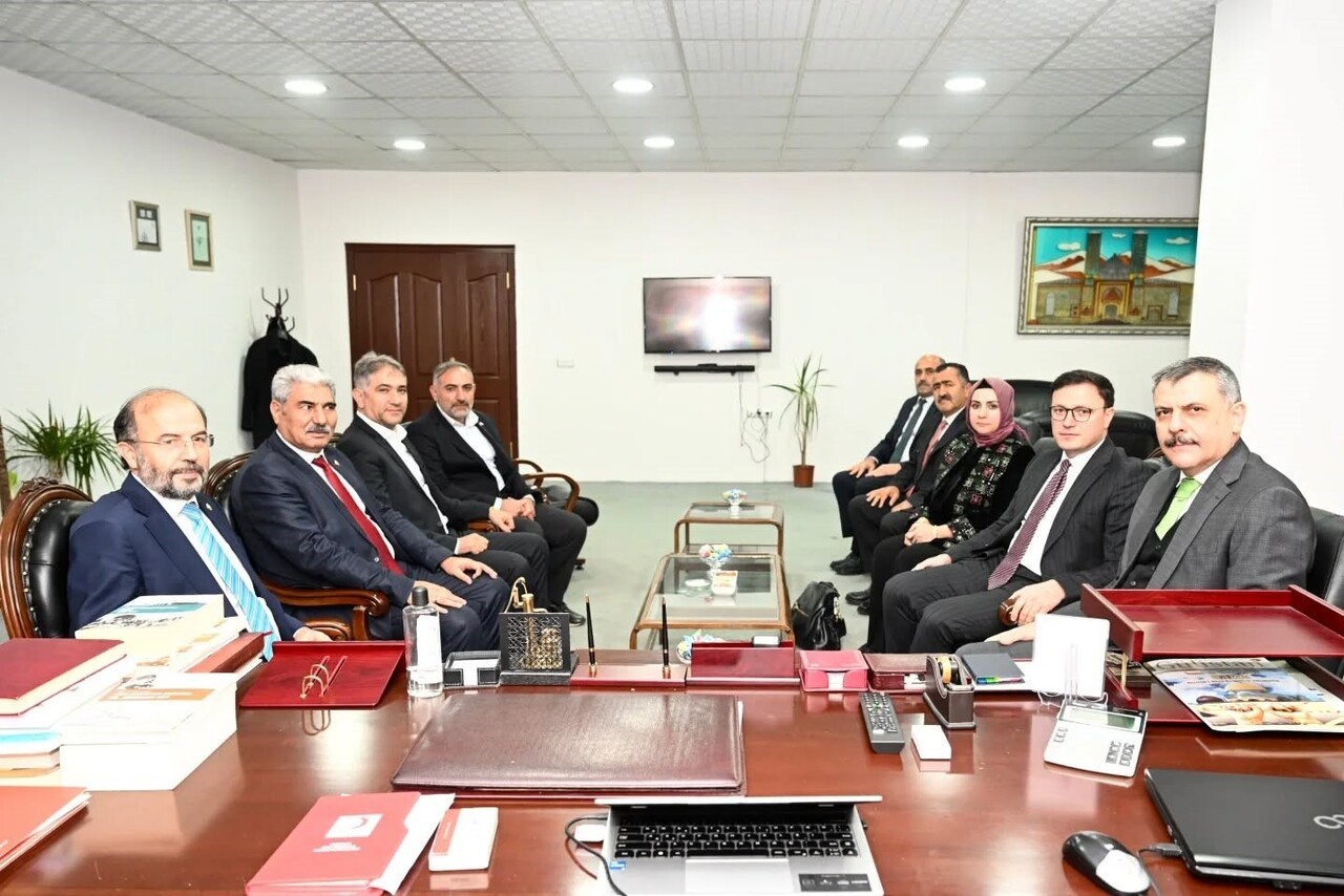 VALİ MUSTAFA ÇİFTÇİ, TÜRK KIZILAY ERZURUM ŞUBESİNİ ZİYARET ETTİ.