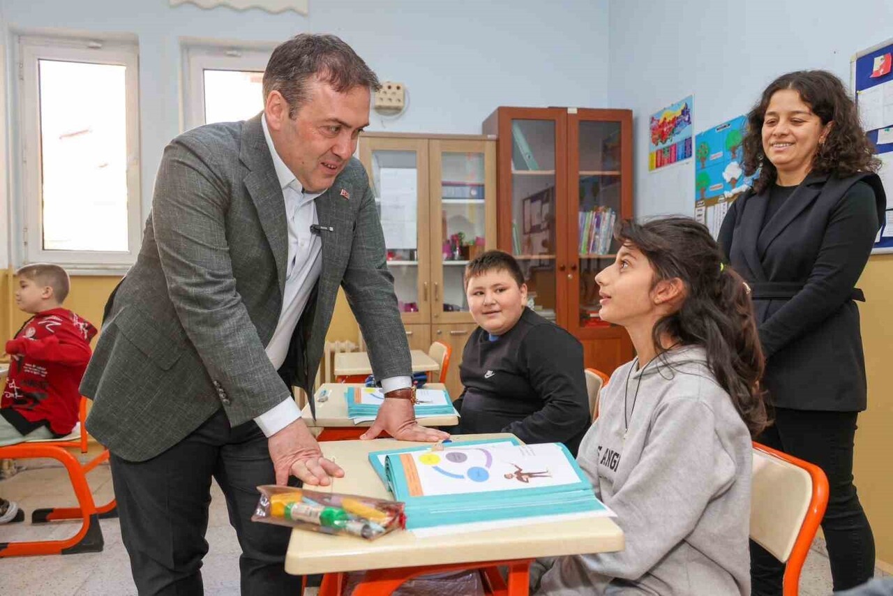 VALİ SÖZER’DEN ÖZEL GEREKSİNİMLİ ÖĞRENCİLERE DESTEK