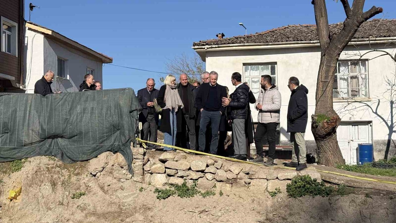 WULFF, TARİHİ İSTANBUL KAPI KAZILARINI, ROMA TİYATROSUNU, İZNİK ARKEOLOJİ MÜZESİNİ