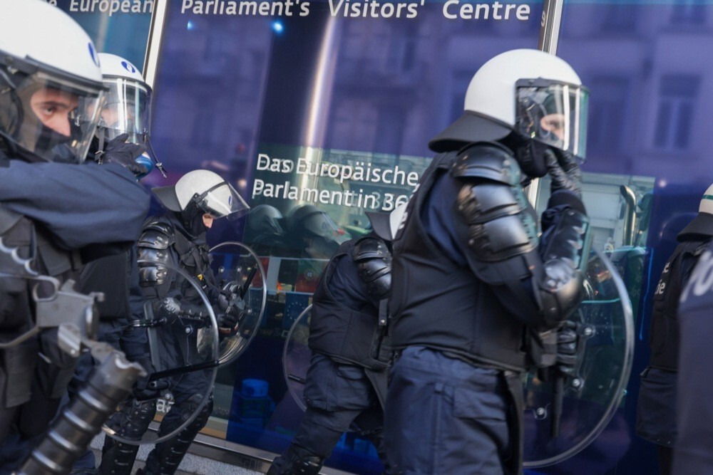 YAKLAŞIK 10 BİN ÇİFTÇİ, AB'NİN TARIM POLİTİKALARI İLE "MERCOSUR" (LATİN AMERİKA ORTAK PAZARI)...