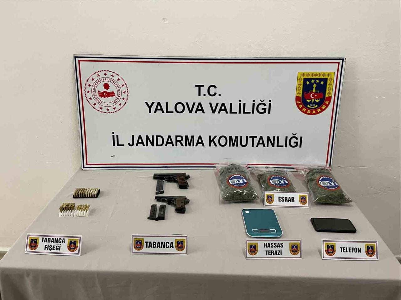 YALOVA'DA JANDARMA TARAFINDAN DÜZENLENEN UYUŞTURUCU OPERASYONUNDA 1 ŞÜPHELİ TUTUKLANDI