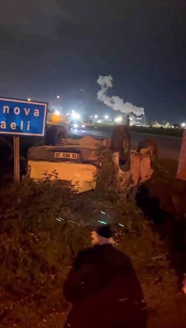 YALOVA'DA KONTROLDEN ÇIKAN OTOMOBİLİN TAKLA ATMASI SONUCU 2 KİŞİ YARALANDI.