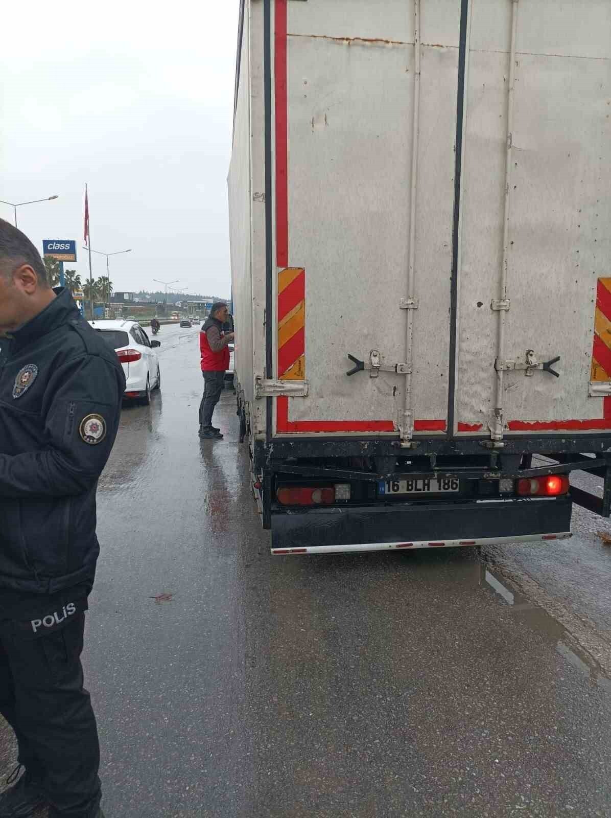 YALOVA İL TARIM VE ORMAN MÜDÜRLÜĞÜ EKİPLERİ, KENT GENELİNDE ŞAP HASTALIĞIYLA MÜCADELE ÇERÇEVESİNDE...