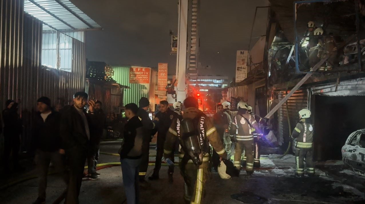 YANGINI GÖRENLERİN İHBARI ÜZERİNE OLAY YERİNE POLİS, SAĞLIK VE ÇOK SAYIDA İTFAİYE EKİBİ SEVK...