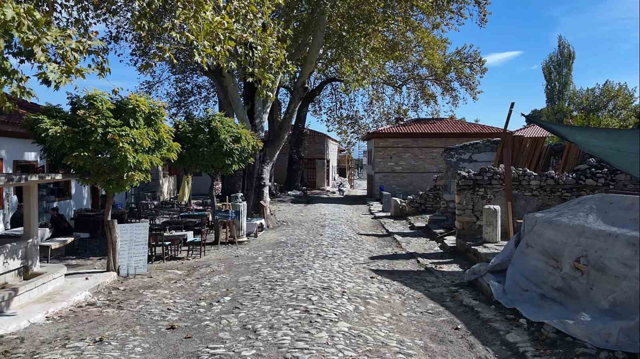 YATAĞAN İLÇESİNDEKİ STRATONİKEİA ANTİK KENTİNİN KÖY MEYDANI, ‘GELECEĞE MİRAS' PROJESİ KAPSAMINDA...