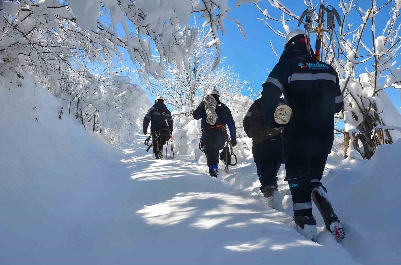 YEDAŞ, SOĞUK HAVA ETKİLERİNİN YOĞUNLAŞTIĞI BÖLGELERDE ENERJİ HİZMETİNİN AKSAMAMASI İÇİN SEZON...