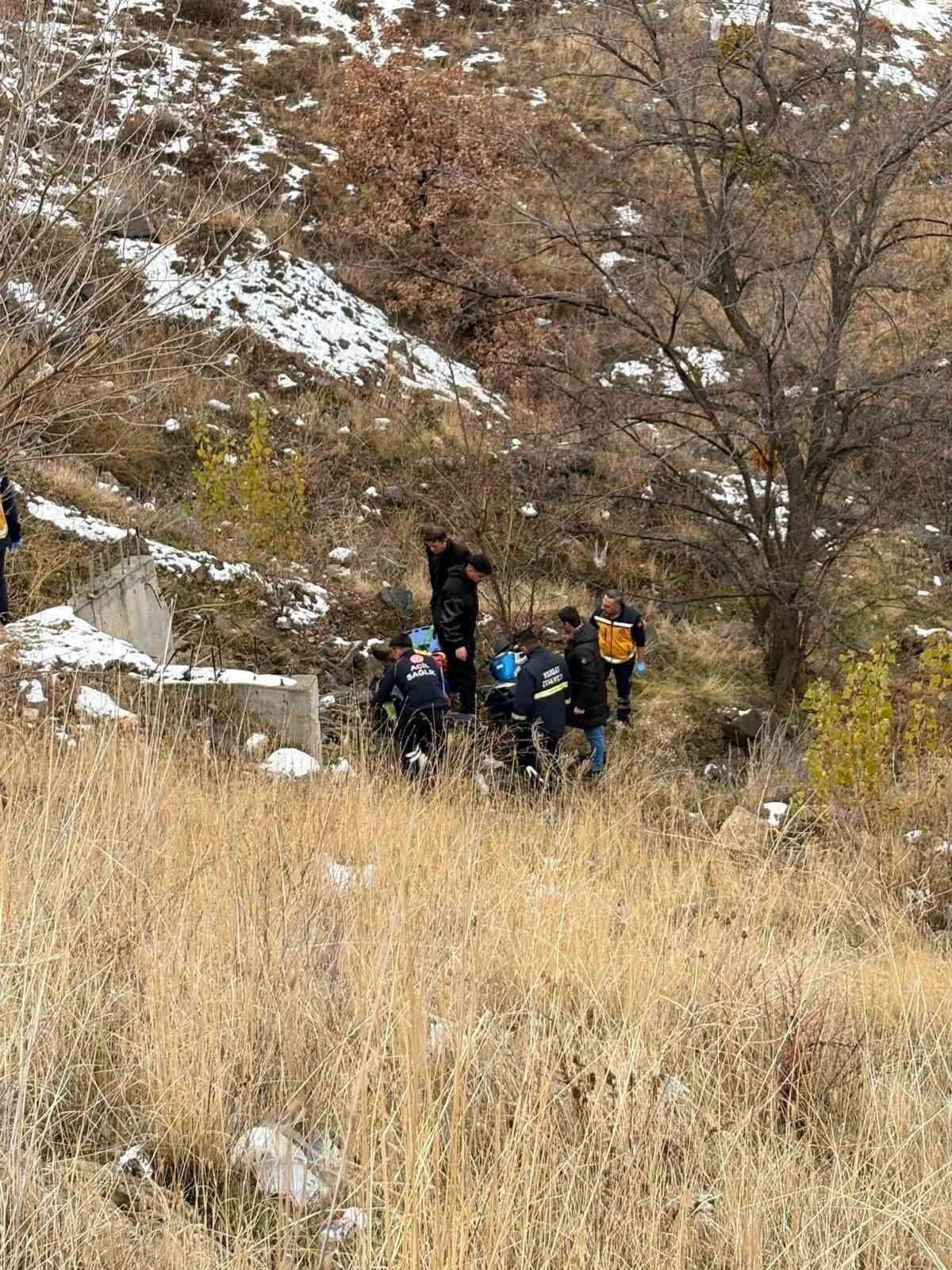 YOZGAT’TA ŞARAMPOLE YUVARLANAN SÜRÜCÜ, DÜŞTÜĞÜ YERDEN KURTARILARAK TEDAVİ ALTINA ALINDI....
