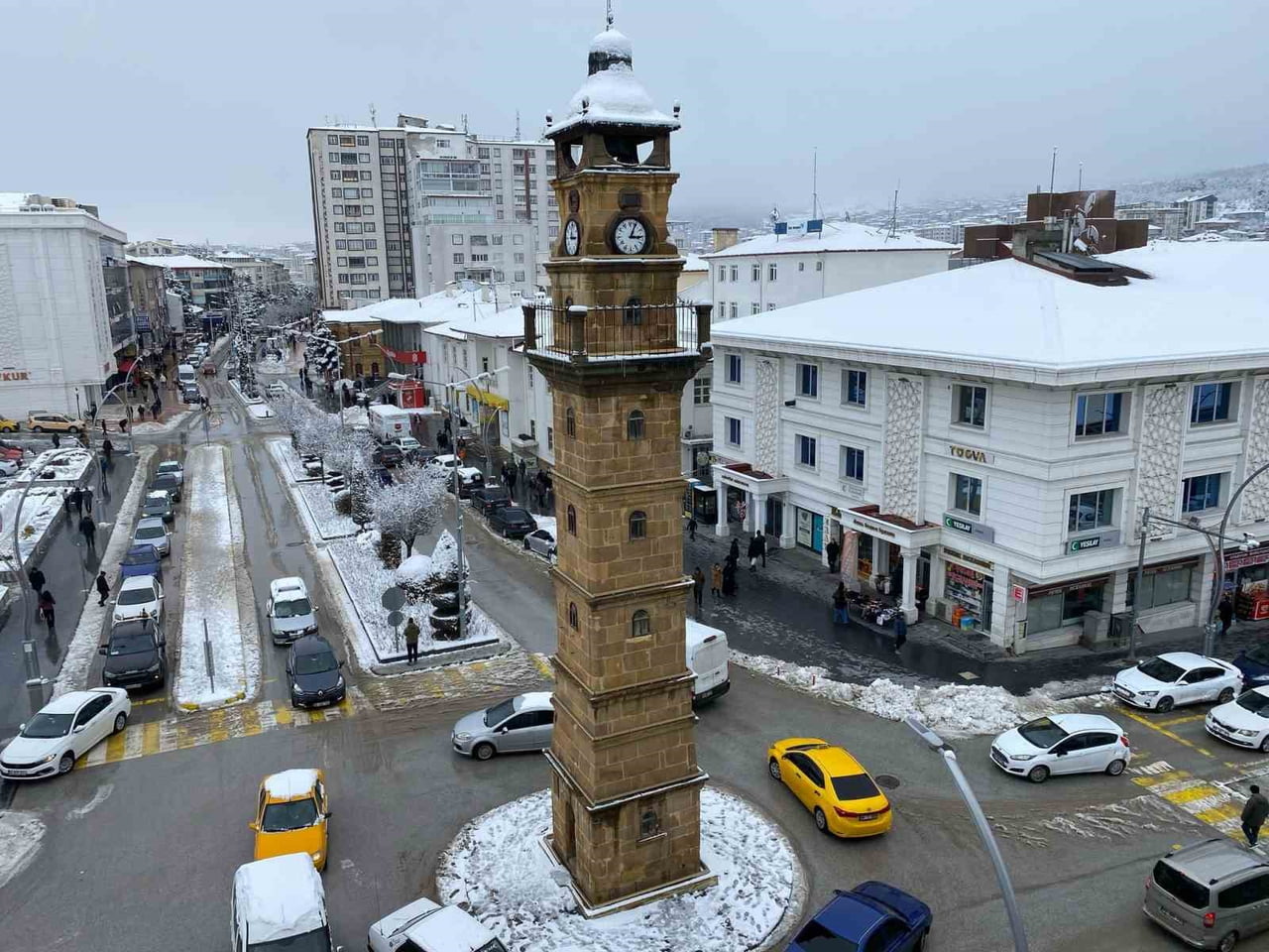 YOZGAT’TA YOĞUN KAR YAĞIŞI NEDENİYLE KENT MERKEZİ VE BAZI İLÇELERDE EĞİTİME 1 GÜN ARA VERİLDİ....