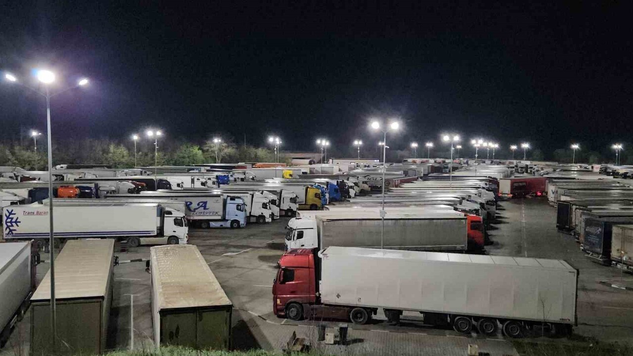 YUNANİSTAN'DA ÇİFTÇİLERİN GERÇEKLEŞTİRDİĞİ PROTESTO EYLEMLERİ, ÖZELLİKLE TÜRKİYE'DEN AVRUPA'YA...