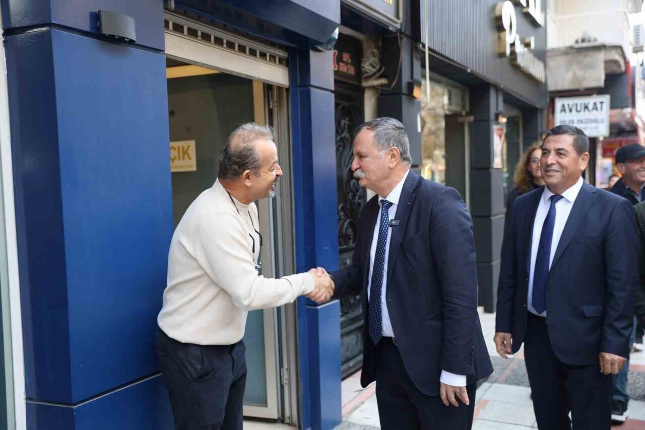 YUNUSEMRE BELEDİYE BAŞKANI SEMİH BALABAN, HİZMETİN YERİNDE TESPİT VE HIZLI ÇÖZÜMLE MÜMKÜN OLDUĞUNU...