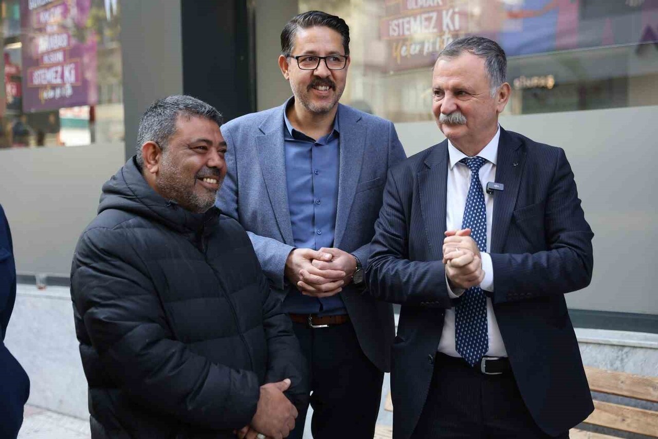 YUNUSEMRE BELEDİYE BAŞKANI SEMİH BALABAN, HİZMETİN YERİNDE TESPİT VE HIZLI ÇÖZÜMLE MÜMKÜN OLDUĞUNU...