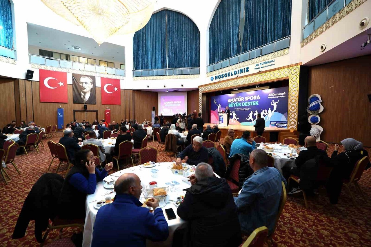 YÜREĞİR BELEDİYESİ, İLÇE GENELİNDE FAALİYET GÖSTEREN AMATÖR SPOR KULÜPLERİNE YÖNELİK NAKDİ DESTEK...