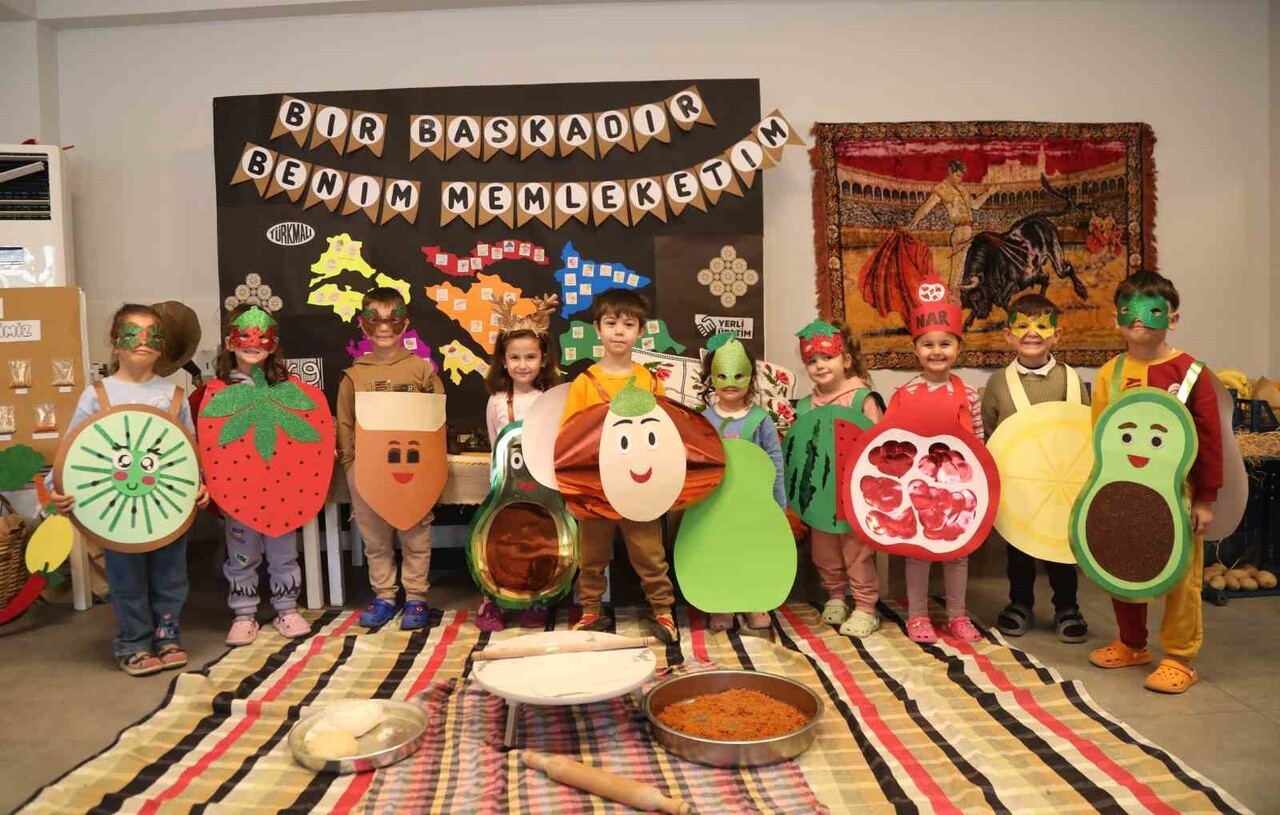 YÜREĞİR BELEDİYESİ KREŞLERİNDE MİNİKLER YERLİ MALI HAFTASI KAPSAMINDA YERLİ ÜRETİMİN VE TÜKETİMİN...