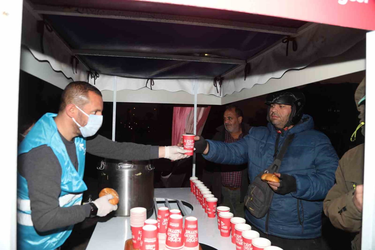YÜREĞİR BELEDİYESİ, SOSYAL BELEDİYECİLİK ANLAYIŞI DOĞRULTUSUNDA GÜNE ERKEN SAATLERDE BAŞLAYAN...