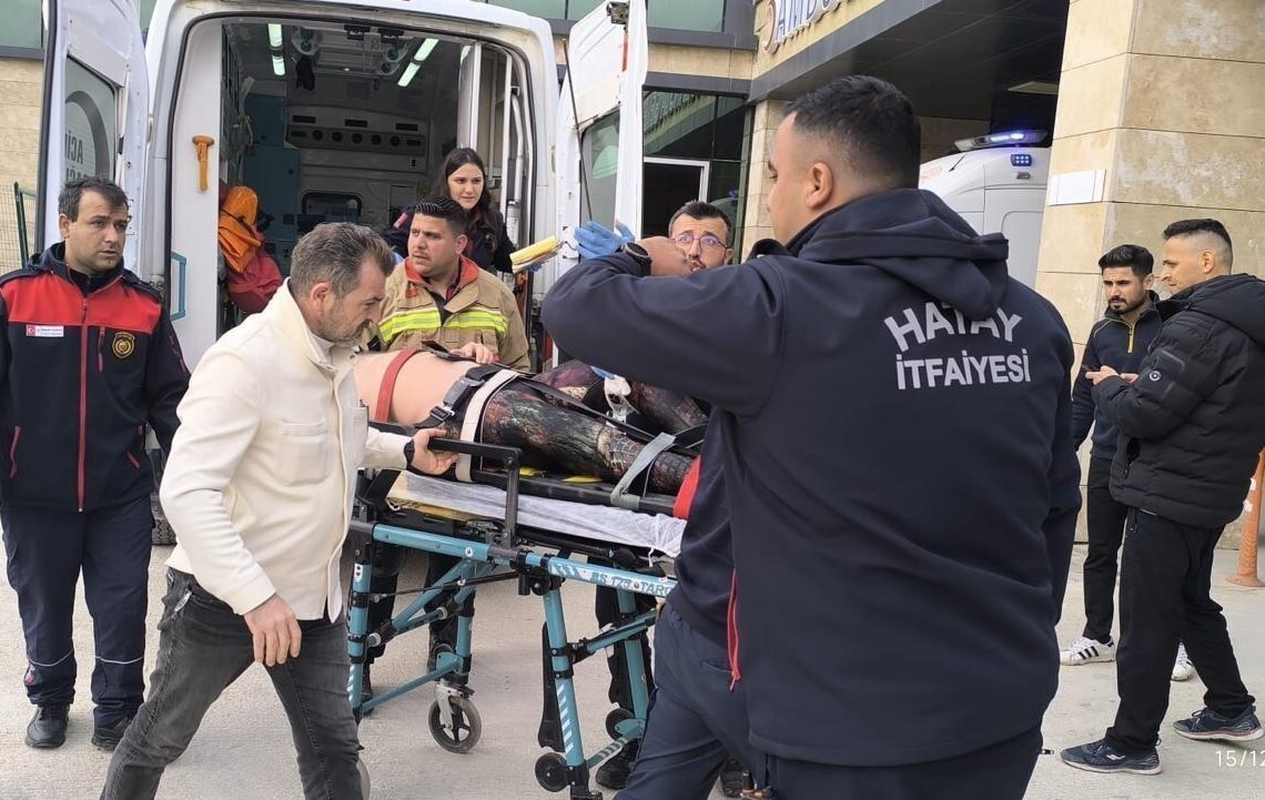 ZIPKIN BACAĞINA SAPLANDI, AYAĞINDA ZIPKINLA HASTANEYE GÖTÜRÜLDÜ