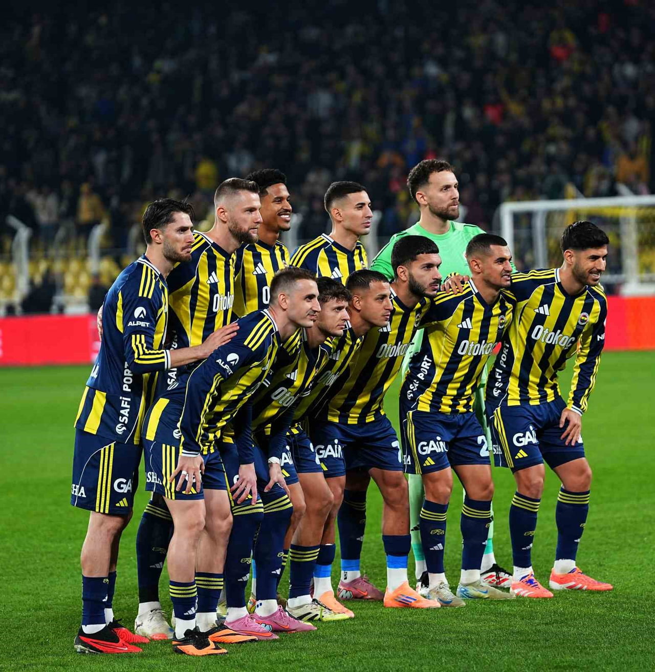 ZİRAAT TÜRKİYE KUPASI’NDA BEŞİKTAŞ’A 2-1 MAĞLUP OLAN FENERBAHÇE, EZELİ RAKİBİNE KARŞI BU KULVARDA...