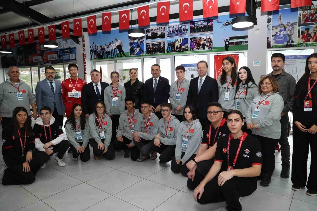 ZONGULDAK'TA "TUTUM, YATIRIM VE TÜRK MALLARI HAFTASI" KAPSAMINDA ÖĞRENCİLERE YERLİ VE MİLLİ...