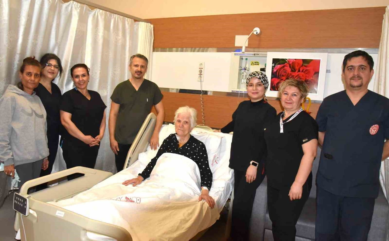 ZUHAL ARABACIBAŞI VE HASTANE EKİBİ