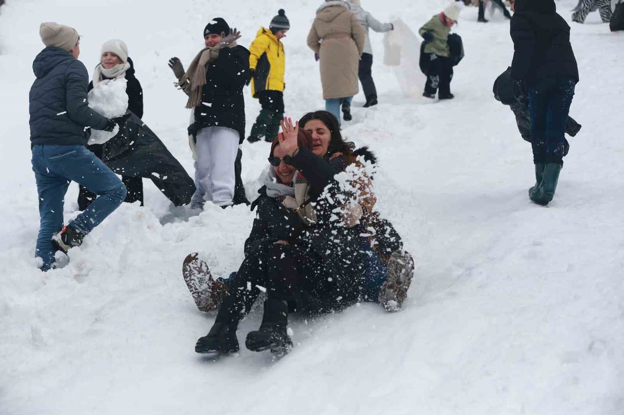18. ÇAMLIHEMŞİN AYDER KARDAN ADAM KIŞ FESTİVALİ BAŞLADI. KAR VE EĞLENCE DOLU ETKİNLİKLERLE...