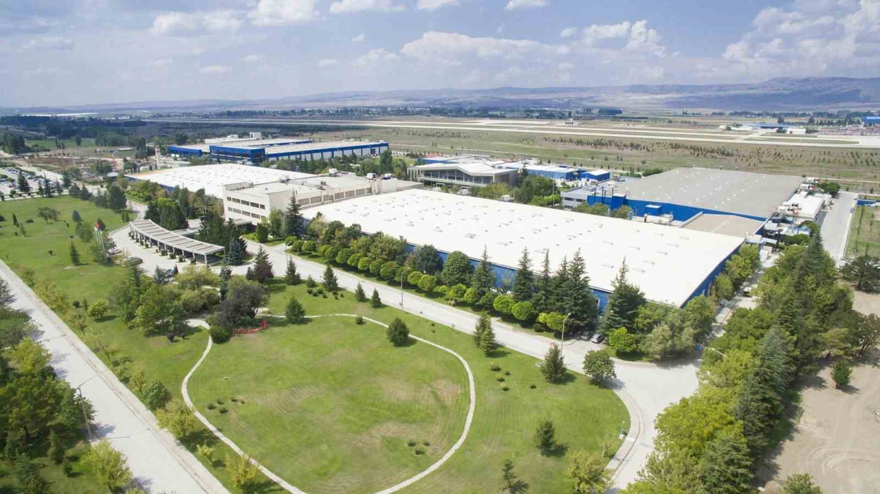 1985’TEN BUGÜNE GERÇEKLEŞTİRDİĞİ ÇALIŞMALARLA TÜRKİYE’NİN HAVACILIK TARİHİNDE PEK ÇOK İLKE İMZA...