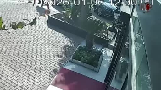 2 ayrı poşetteki 2 milyon lira ile 30 metre gidebildiler, polis operasyonuyla yakalandılar
