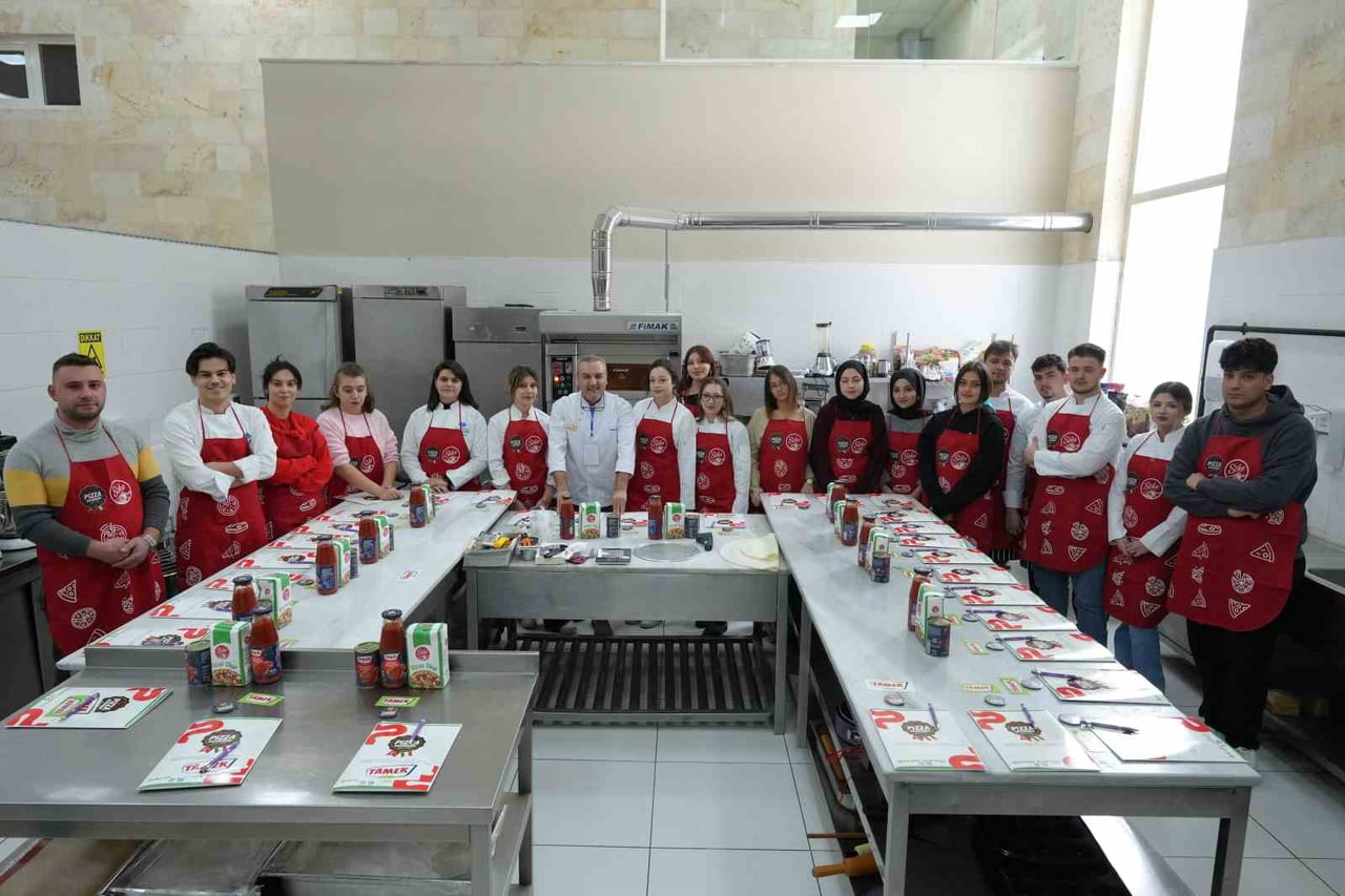 2016 ALMANYA PİZZA ŞAMPİYONU VE DİPLOMALI EĞİTMEN ŞAHİN ÇİFTÇİ, KAPADOKYA ÜNİVERSİTESİ (KÜN)...