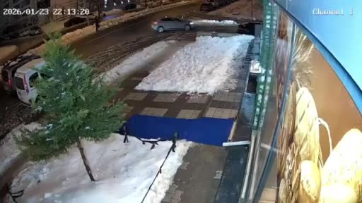 6 aracın karıştığı zincirleme kaza güvenlik kamerasına yansıdı