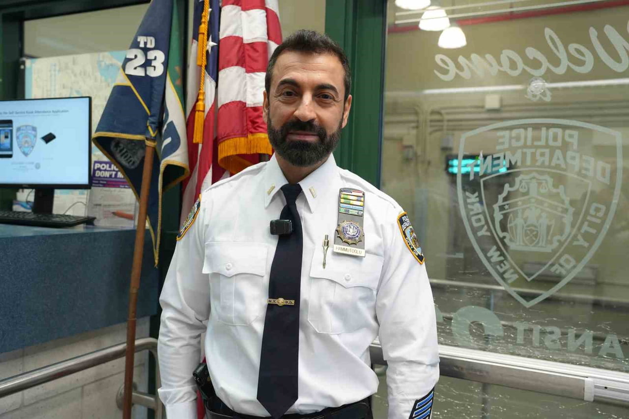 ABD'DE TÜRK KÖKENLİ POLİS MEMURU ALİ HAMMUTOĞLU, TEĞMEN RÜTBESİNE YÜKSELEREK NEW YORK METRO AĞINDA...