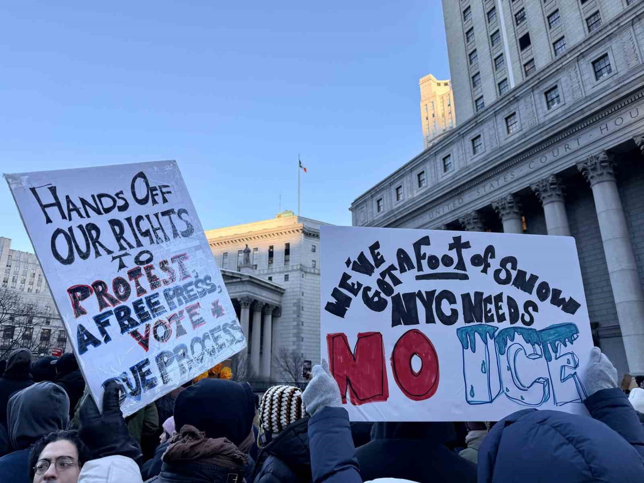 ABD GENELİNDE HER EYALETTE BİNLERCE KİŞİ, ABD BAŞKANI DONALD TRUMP YÖNETİMİNİN GÖÇMENLİK...